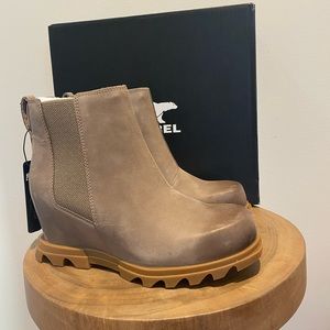 New Joan of Arctic lll Chelsea Wedge boots